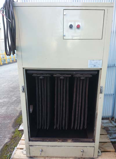 中古の集塵機のフィルター洗浄