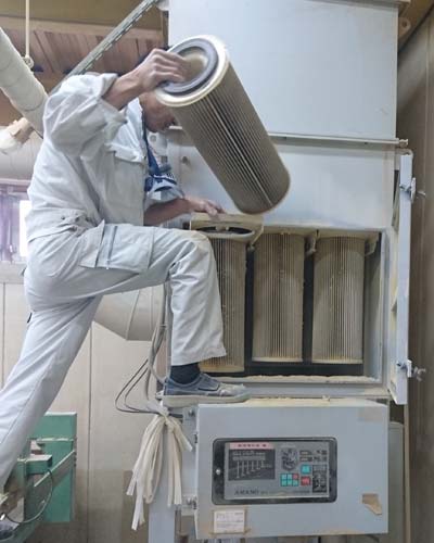 集塵機のフィルター交換